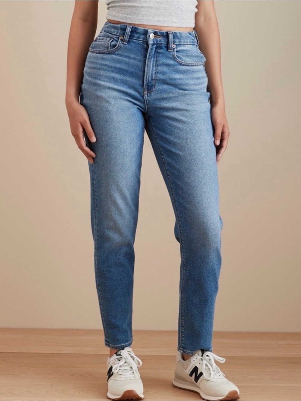 American Eagle Outfitters High-Rise Mom Jeans in Light Blue Denim
